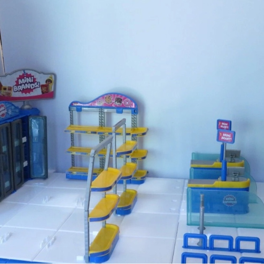 Mini Brands Mini Mart & Accessories